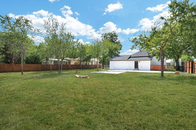 Building Photo - 2425 Monterey St