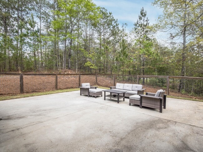 Building Photo - 127 Camp Cir