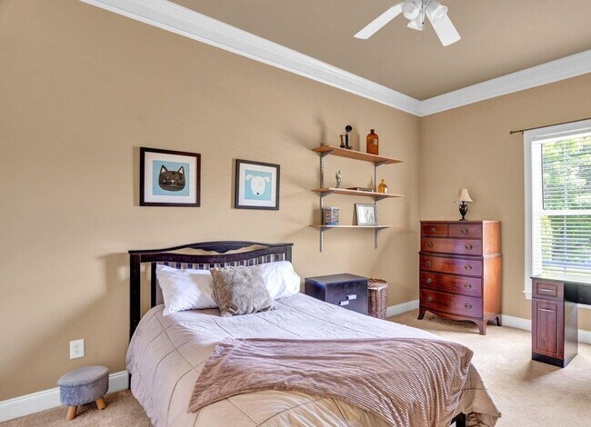 Building Photo - Sophisticated Space Designed for Comfort