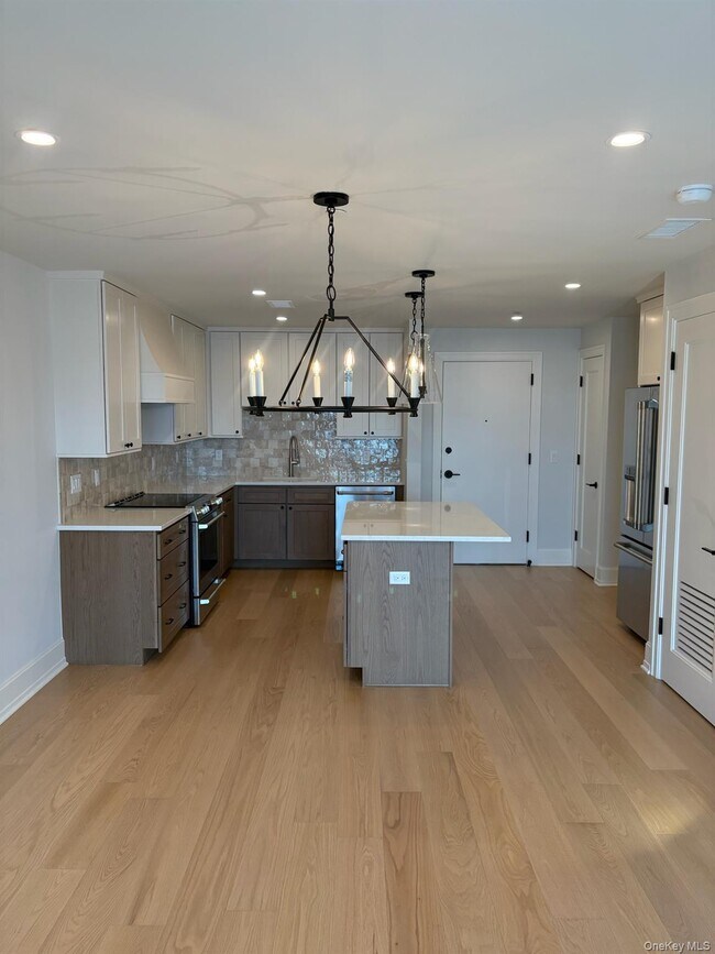 Building Photo - 25 S Riverside Ave