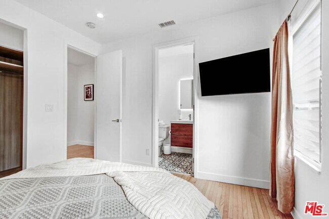 Building Photo - 434 N Ogden Dr