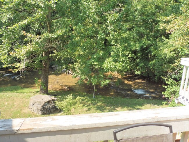 Building Photo - 504 Ashley Oaks Pvt. Dr. Kingsport, TN 37663