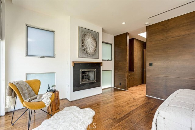 Building Photo - 414 Venice Way