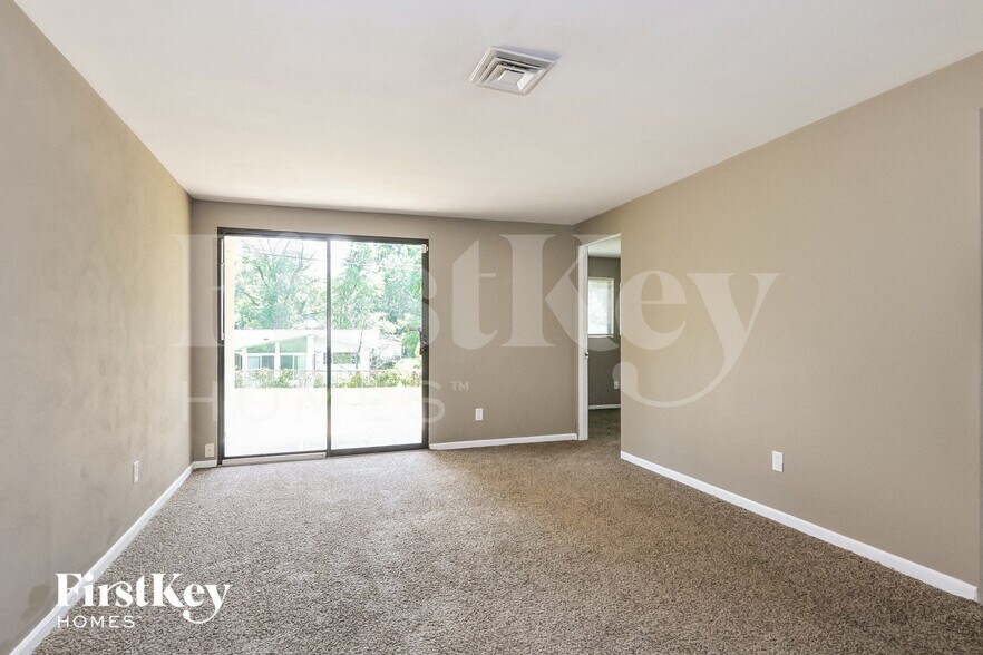 Building Photo - 2420 Cherry