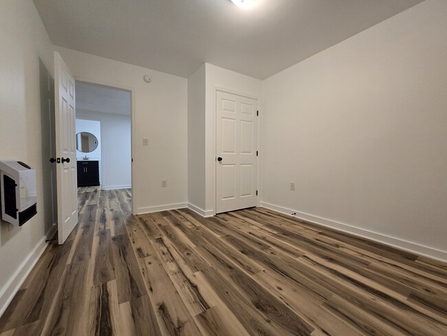 Building Photo - Ground Apt #3