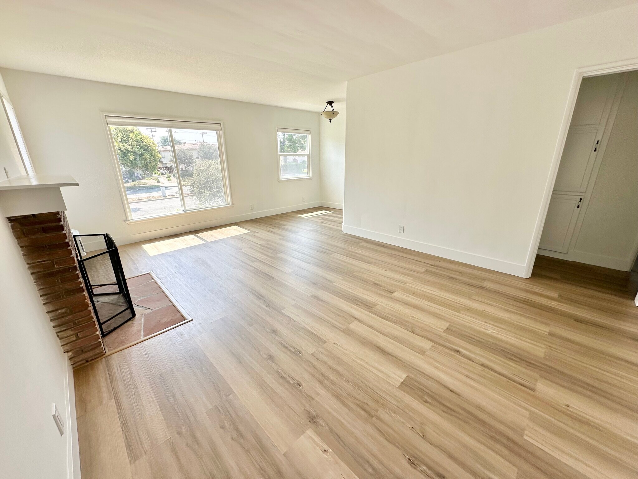 Building Photo - 1210 Huntington Dr