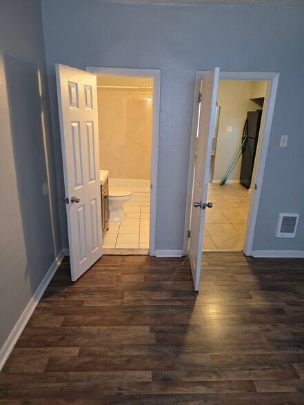 Building Photo - 404 N Daggett St