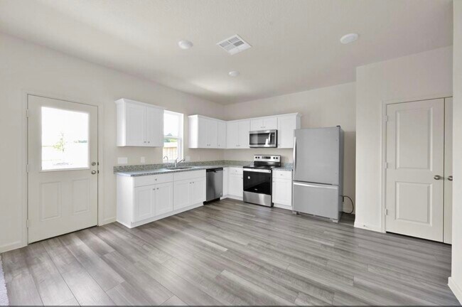 Building Photo - 14882 Calderon Dr