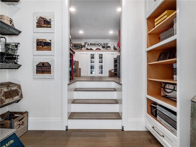 Building Photo - 3403 Laurel Ave