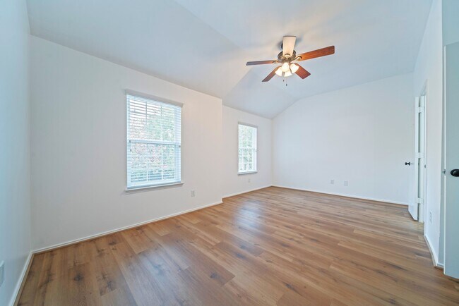 Building Photo - 123 N Villa Oaks Dr