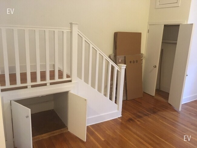 Building Photo - 37 E 65th St