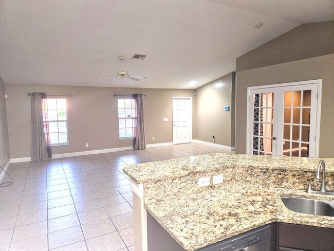 Building Photo - Price Improved!!!!-Large Family Home-Great...