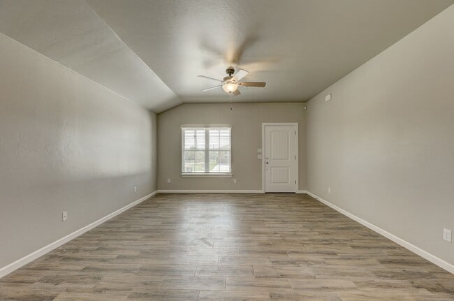 Building Photo - 721 League Cir