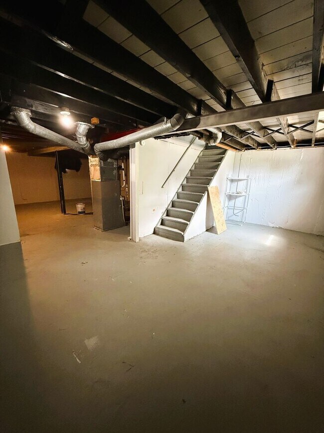 Building Photo - 323 Shepley Dr