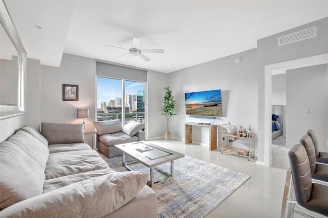 Building Photo - 315 NE 3rd Ave