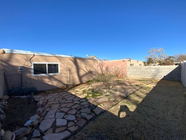 Building Photo - 3 Bedroom Single Story Home Available Near San Pedro Dr NE & McLeod Rd NE!