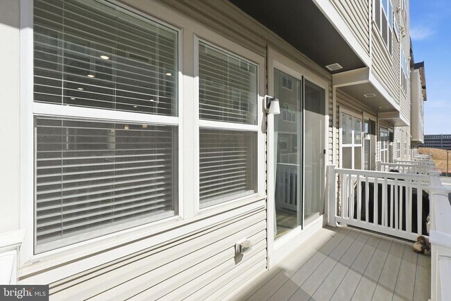 Building Photo - 16122 Columbus Ave