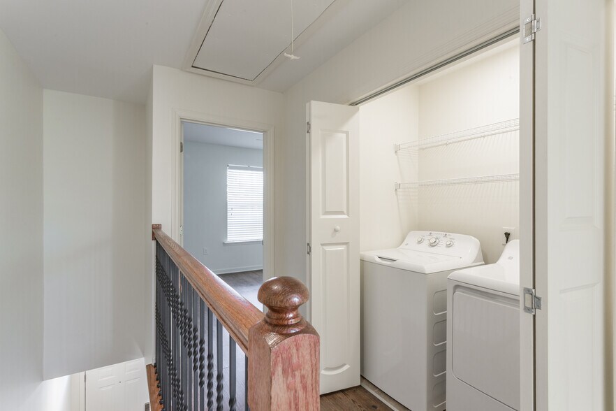 Building Photo - 270 Trunk St NE