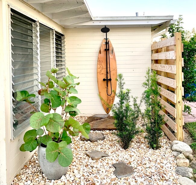 Building Photo - 52 River Shore Dr