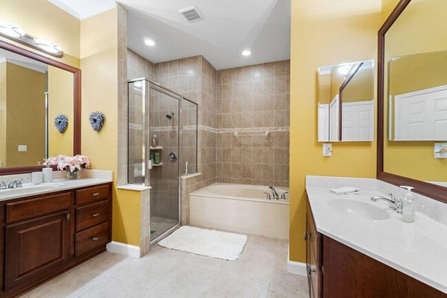 Building Photo - 6024 SE Crooked Oak Ave