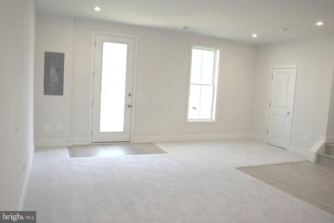 Building Photo - 129 Heyford Dr