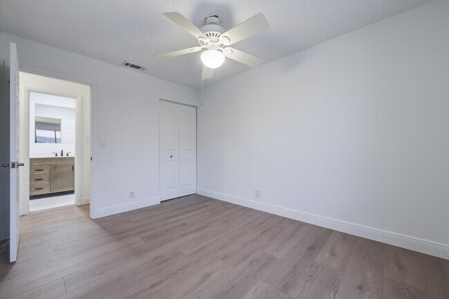 Building Photo - 5280 Bosque Ln