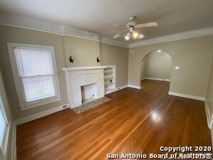 Building Photo - 247 E Lullwood Ave