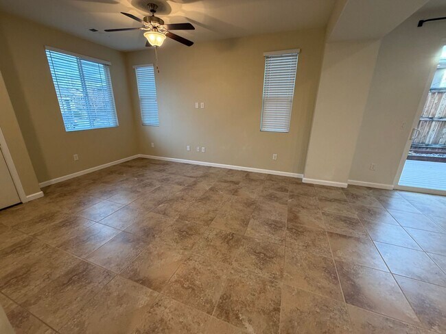 Building Photo - Elegant Low-Maintenance Living Near Golden Eagle & Kiley Lake!