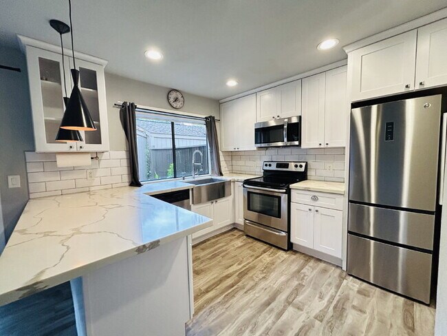 Building Photo - 134 Hartnell Pl