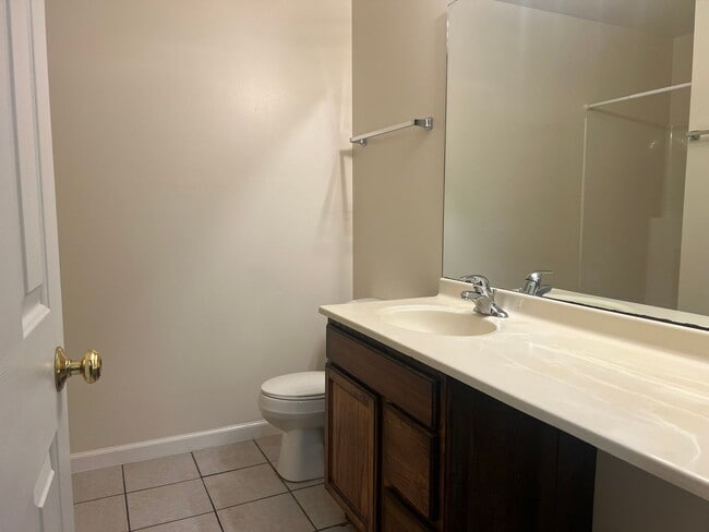 Building Photo - 1537 Stonefield Dr