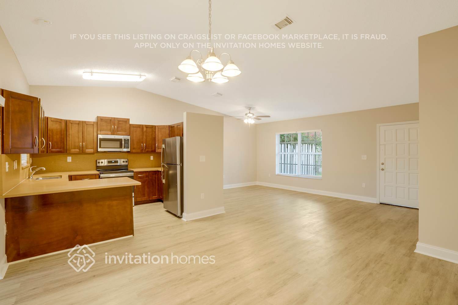 Building Photo - 16850 SW 92nd Ave