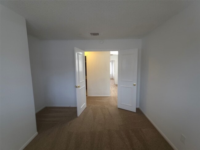 Building Photo - 7126 Deer Creek Ct