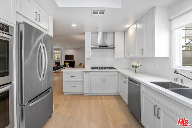 Building Photo - 2913 3rd St