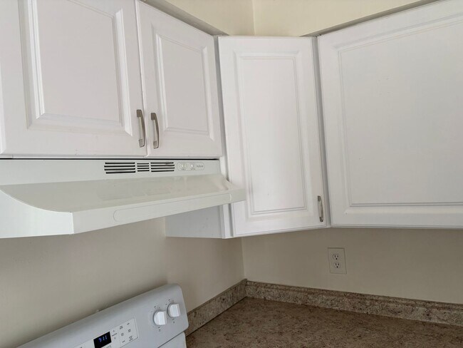 Building Photo - 724 SW 68th Terrace