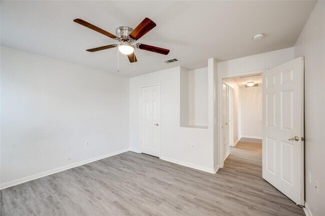 Building Photo - 6117 Perlita Dr