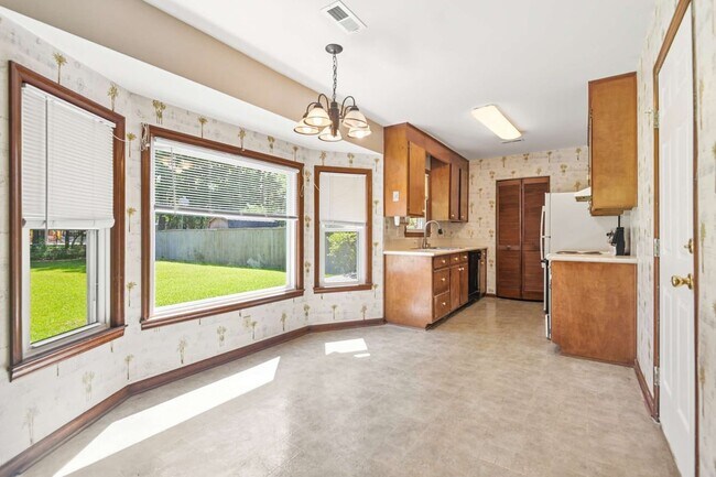 Building Photo - 617 Longleaf Rd