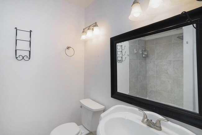 Building Photo - 3929 Roma Ct