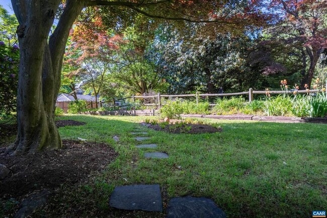 Building Photo - 502 Park Hill