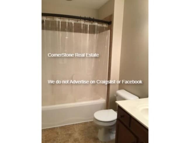 Building Photo - 440 Wood Point Dr