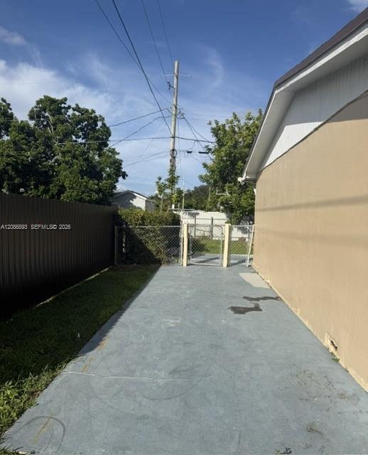 Building Photo - 10565 SW 156th Ln