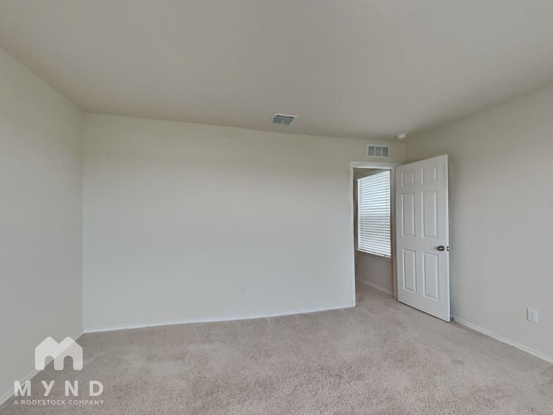 Building Photo - 707 Wild Olive Wy