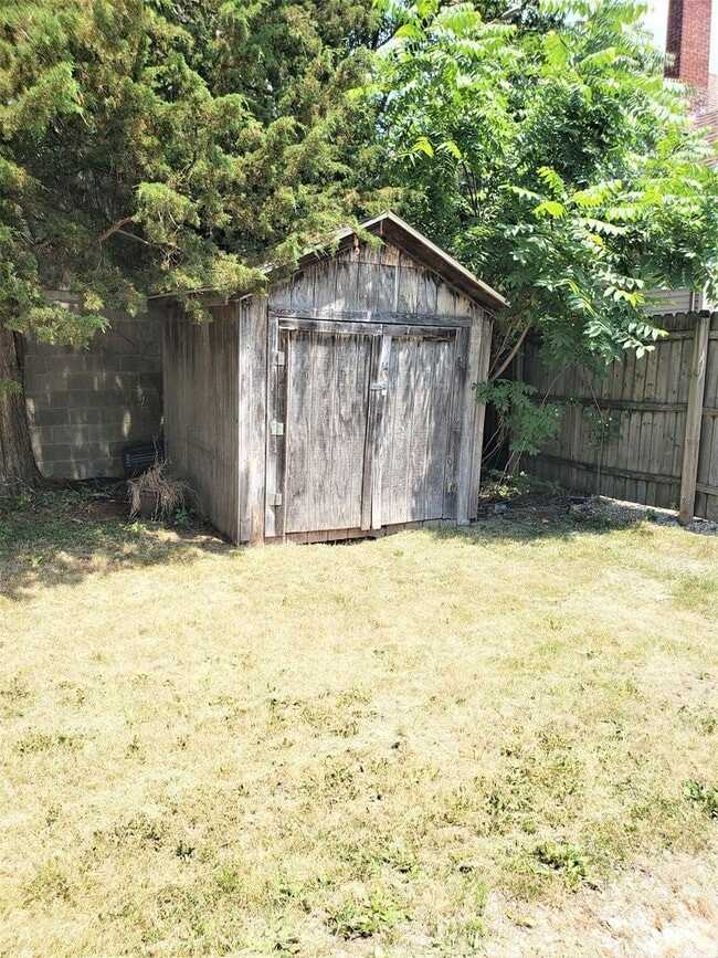 Building Photo - Cozy 3 bed 1 bath house Available