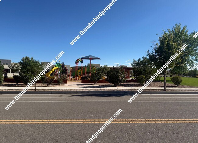 Building Photo - 2605 Stryker Road Southeast