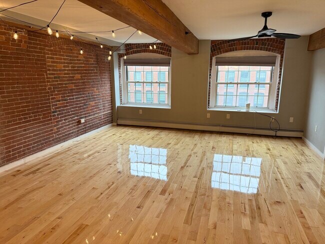 Building Photo - 240 Jackson St