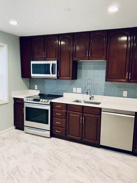 Kitchen - 4102 Washington Blvd