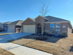 Building Photo - 2810 Peony Dr
