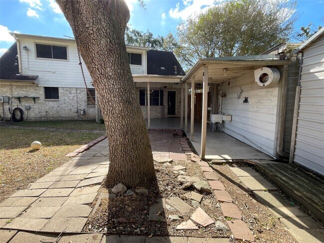 Building Photo - 12322 Huntington Field Dr