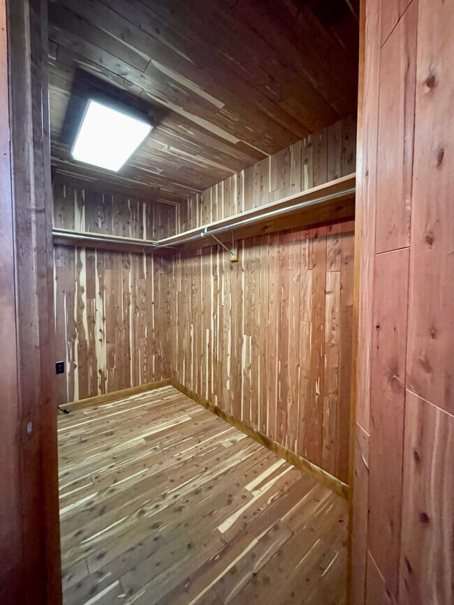 Building Photo - 4408 Circle Dr