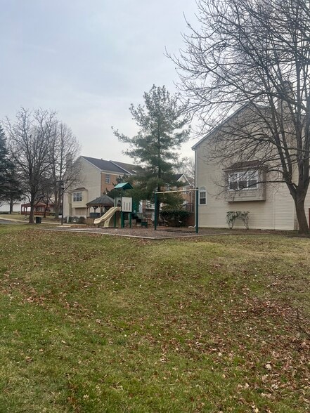 Building Photo - 8226 Castlebury Ter