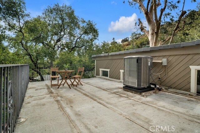 Building Photo - 850 Country Club Dr